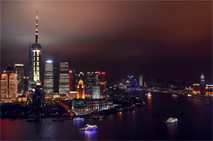 你还可以乘船游览湖上