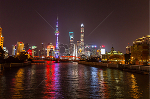 限时秒变新潮达人！上海年轻男女最喜欢的时尚穿搭风格揭秘！