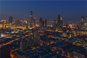 你可以通过探索景点、参与活动和品味美食等方式