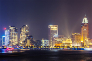 澄澈夜空下的围炉夜话